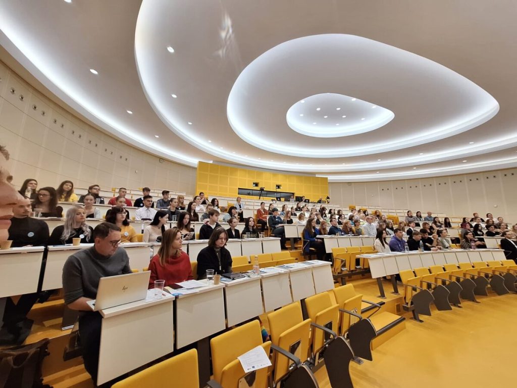 Výpisky ze studentské rady: Nová&nbsp;krev