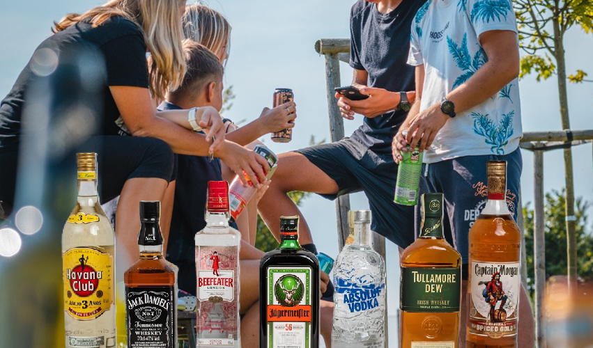 Alkohol na školních akcích: Co odhalil průzkum mezi studenty&nbsp;GYBONu?